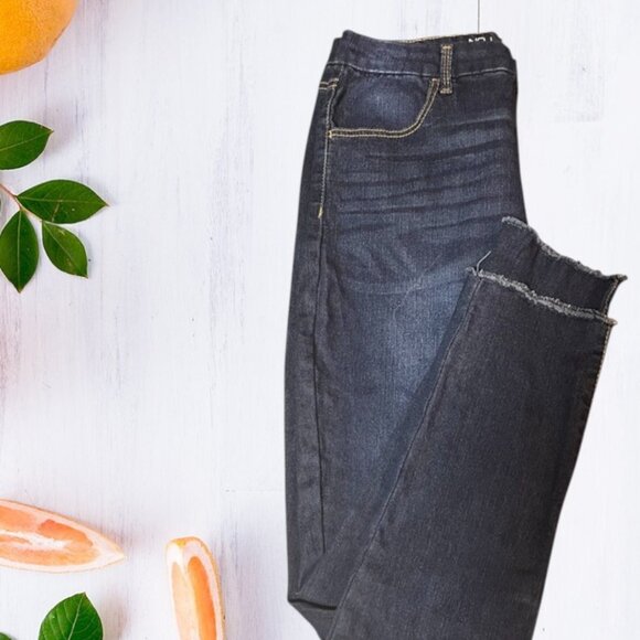 No Boundaries High Rise Raw Hem Cropped Straight Jeans - Picture 2 of 7